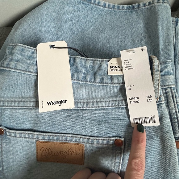 Wrangler Denim Bonnie Loose Flare Jeans Urban Outfitters NWT - Picture 4 of 6